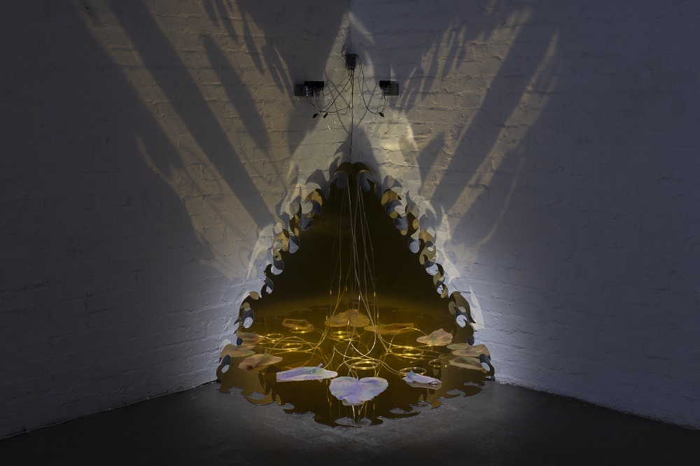 Adventti Mustalle Joulukuulle